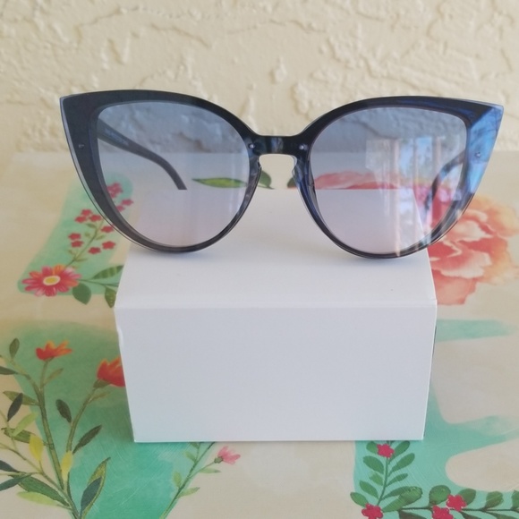 2019  CLEAR CAT EYE LENS WOMAN  SUNGLASSES - Picture 3 of 5